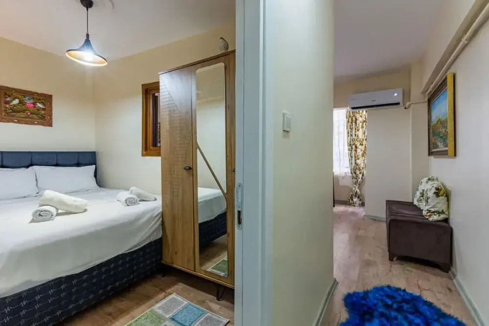 Colorful Flat With Backyard Close to Taksim Square