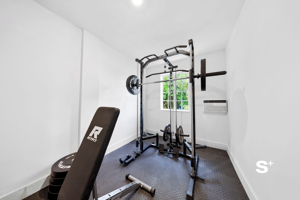 Chic 1-BD Apt in Miami Gym-Free Parking