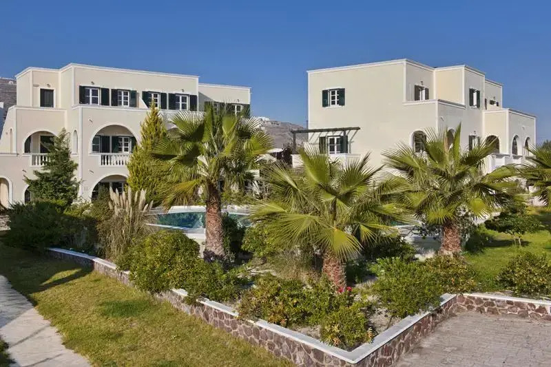 Golden Sun Studios & Apartments