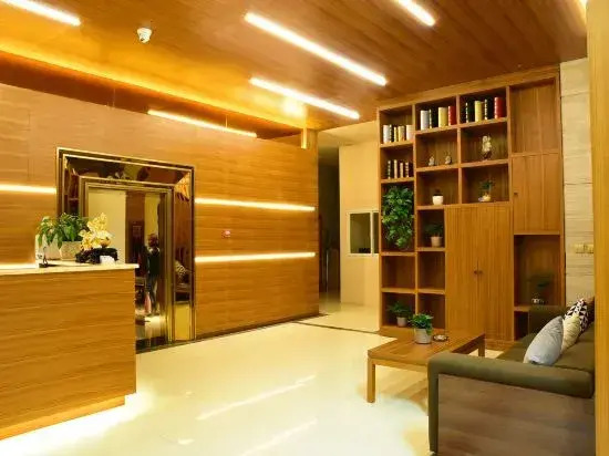 Kunming Nanyang Hotel (Xinluojiawan New Asia Sports City Subway Station)