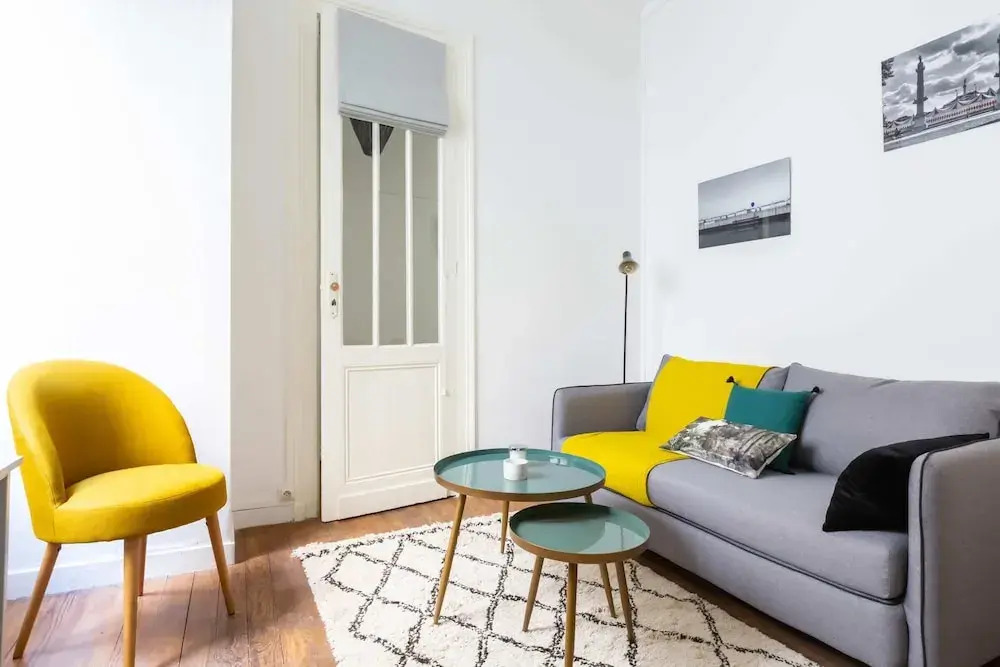 Modern Apartment in City Center for up to 4 Guests!
