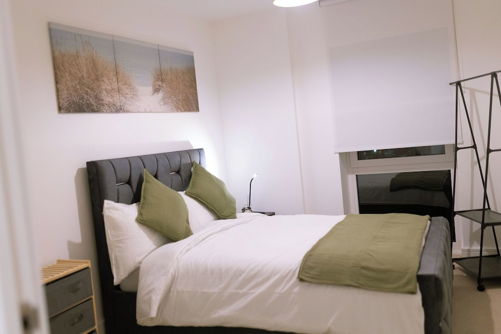 Charming 2-bedroom Apartment in West Midlands With Modern Amenities