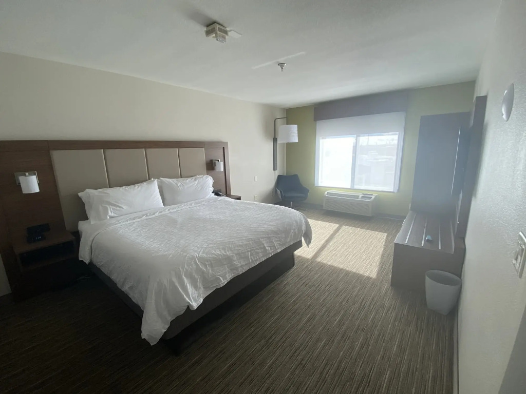 Holiday Inn Express & Suites - Albuquerque East by IHG