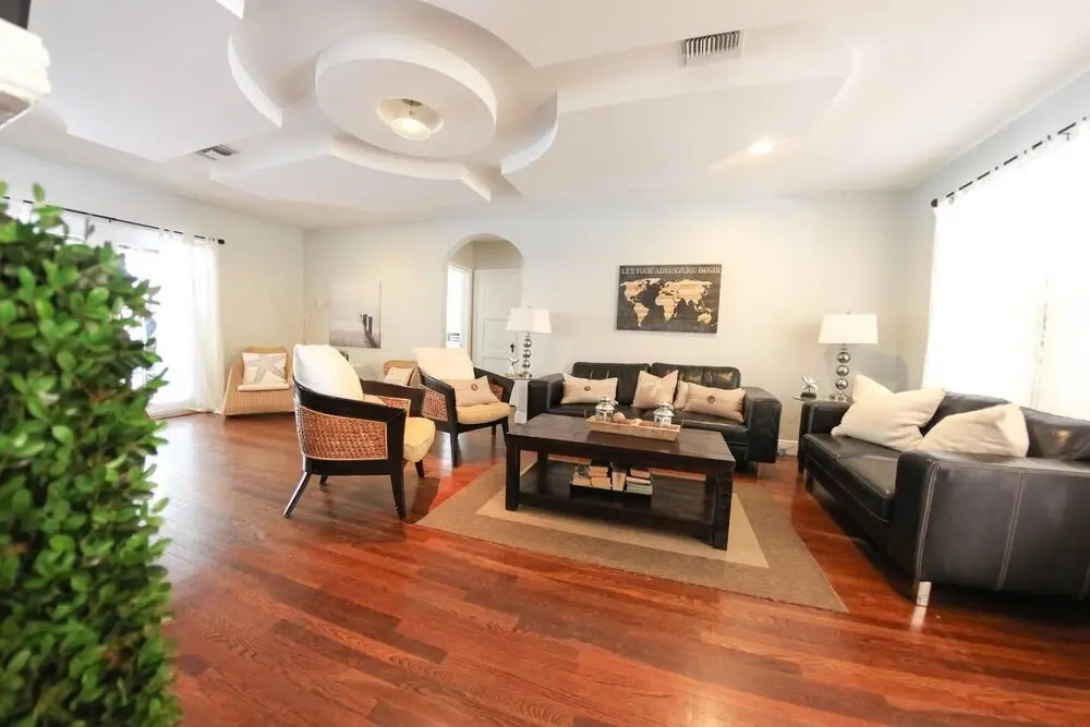 Beautiful Home Close To The Beach w Pool & Patio