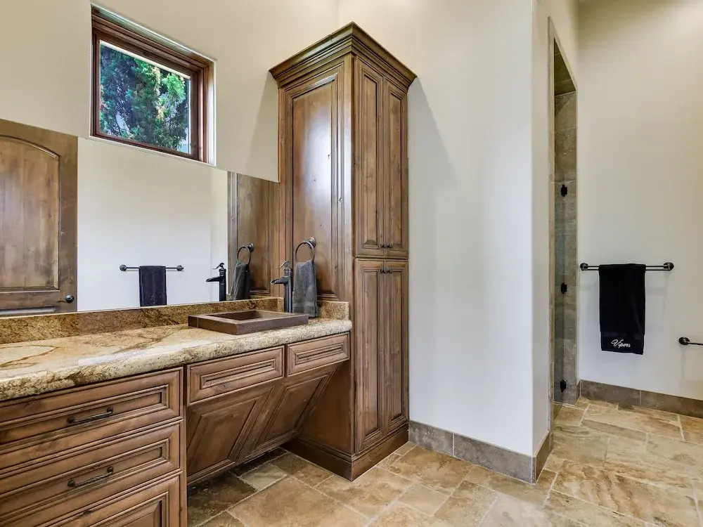 The Above Casa Tranquility Lake Austin 5 Bedroom Estate