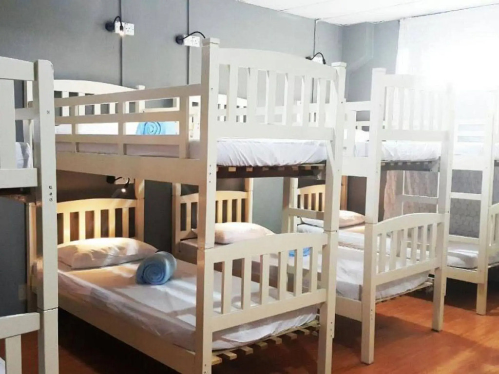B & B @ 21
