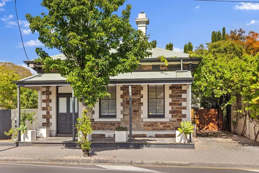 Heritage Bluestone Home Near Scotch College