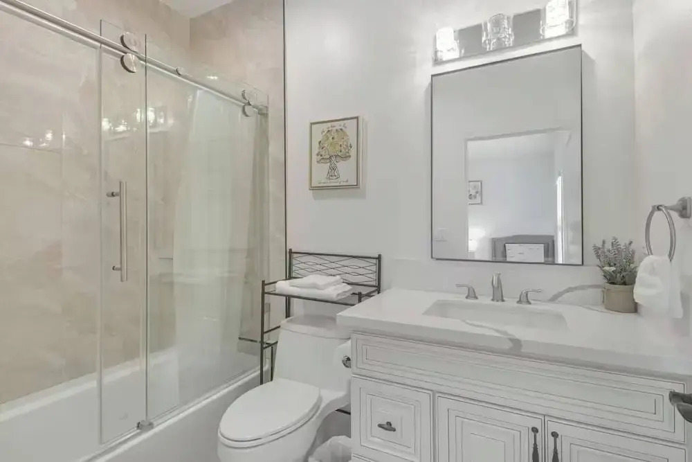 Stylish Pasadena Stay Near Old Town Rose Bowl