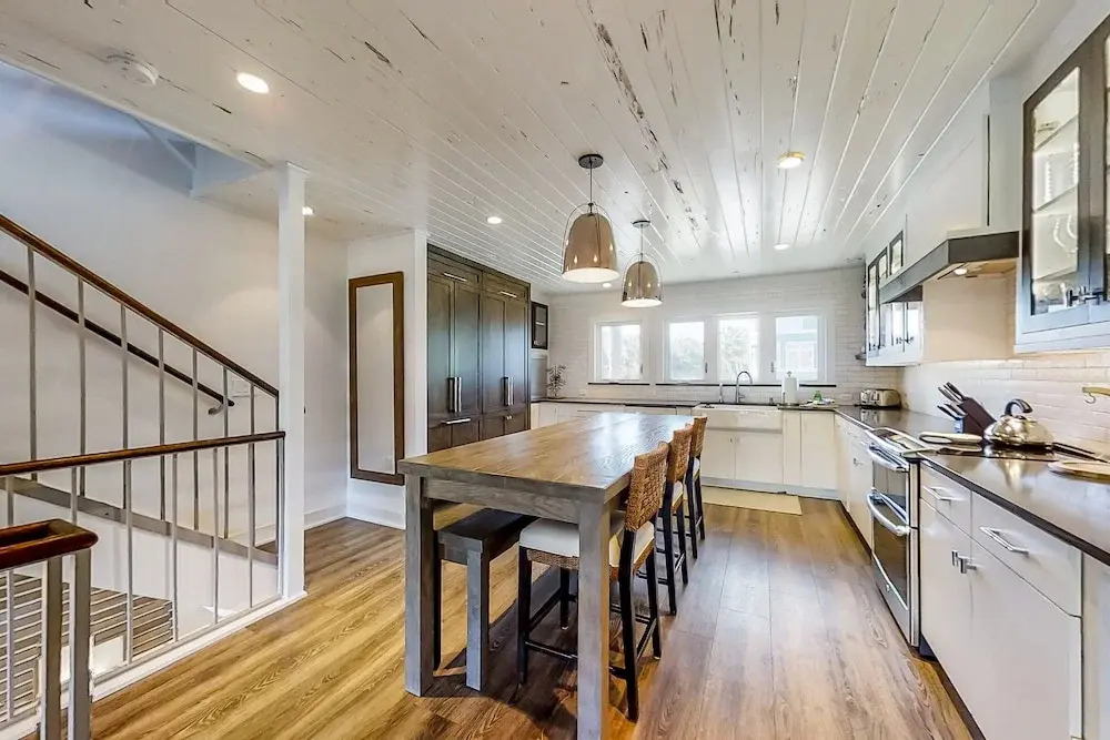 Oceanfront Townhouse With Ocean Views, Central AC, Wifi, & Outdoor Pool