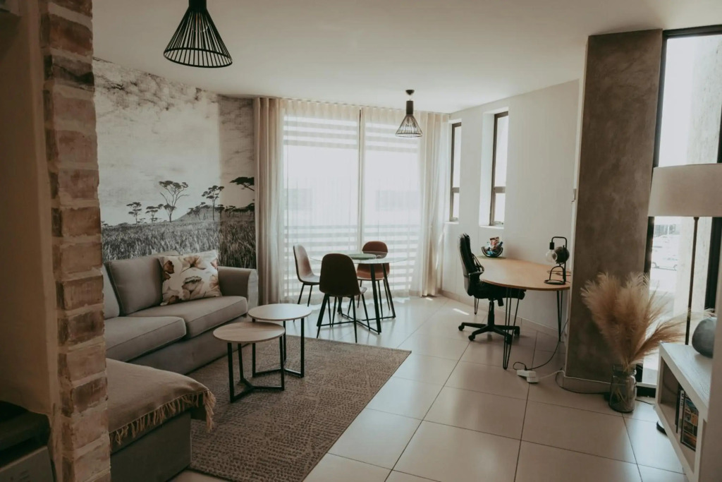 Modern 1-bedroom near Grove Mall and Lady Pohamba AirBnB