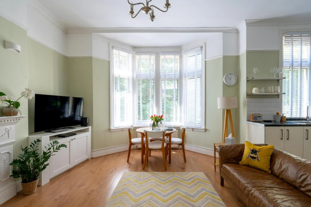 Entire 2 Bedroom Apartment In Central Cardiff