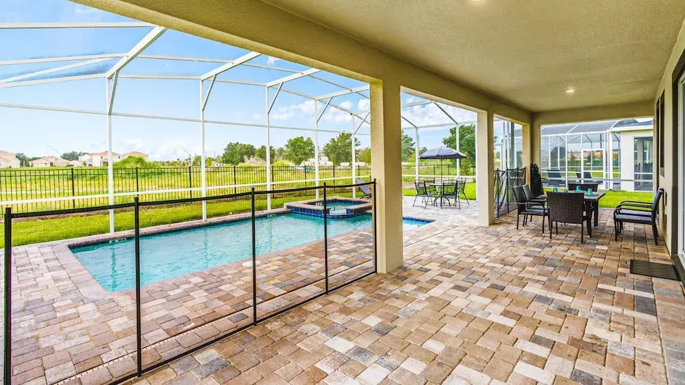 No Rear Neighbors 8br Villa w Private Pool Spa, Kissimmee
