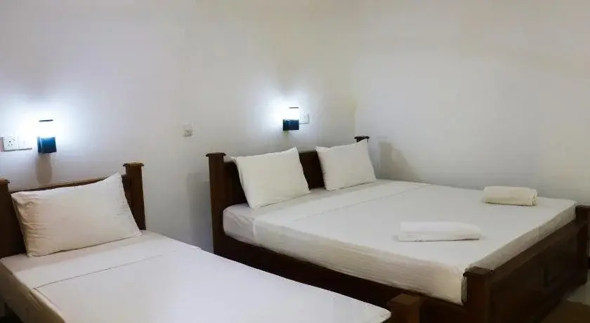 Deshani Holiday Inn