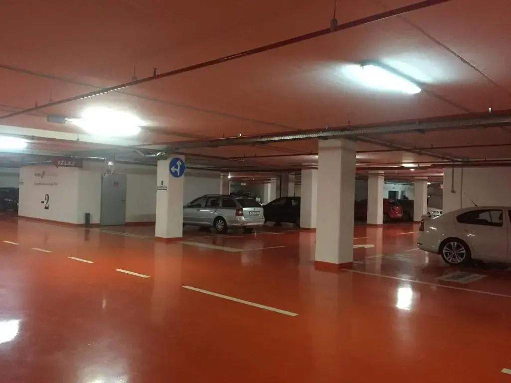 Nova Galerija Studio App Bella,Lara,Katy - parking in garage