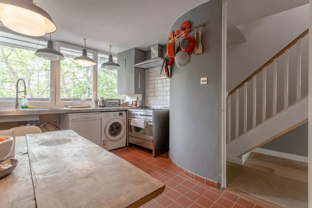 Modern 3 Bedroom In South West London