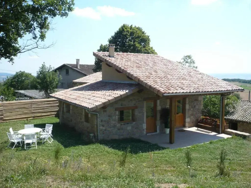 Gîte familial avec terrasse et animaux bienvenus - FR-1-496-145