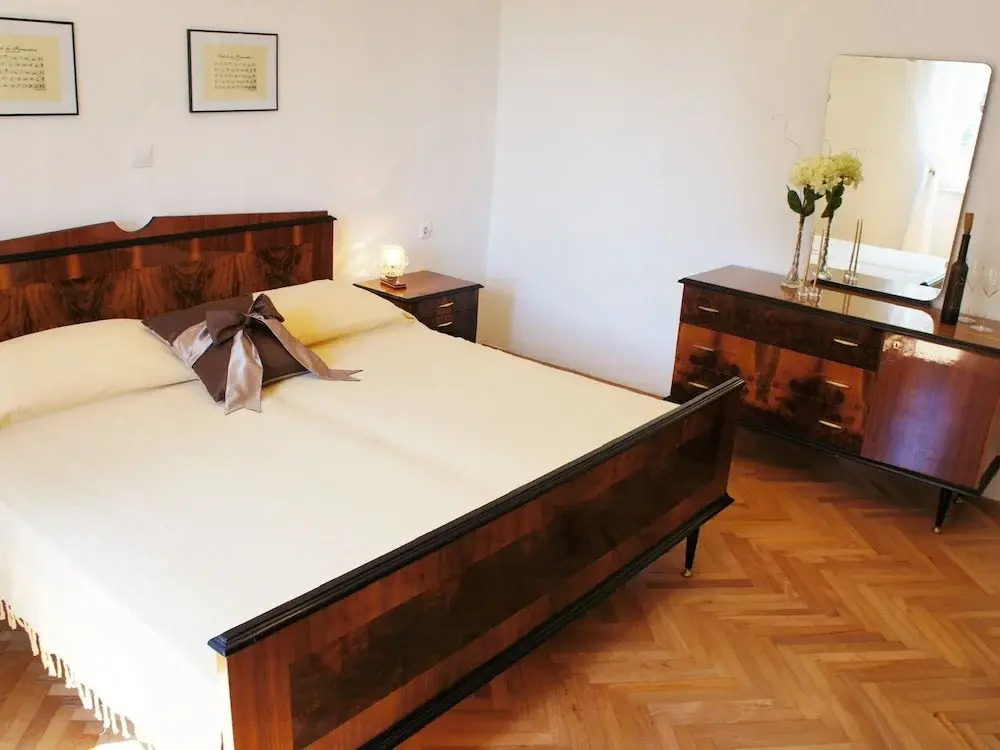 Nice House with Large Garden near Pula & Beach