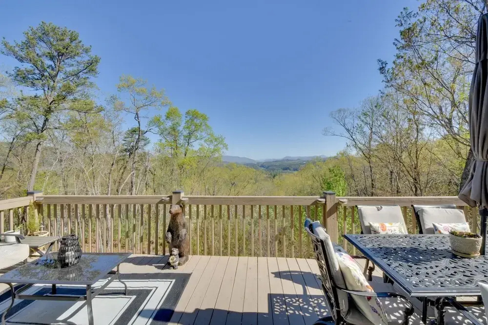 Mtn Views, Game Room, Hot Tub! Lakemont Retreat