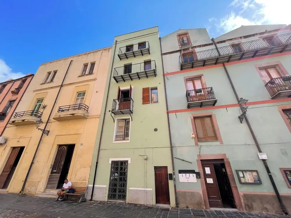 Large, Stunning Studio Apartment, Central Location