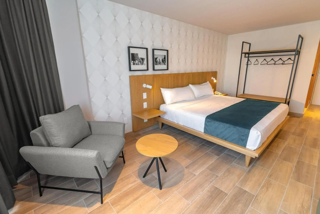 Oliva Plaza Hotel