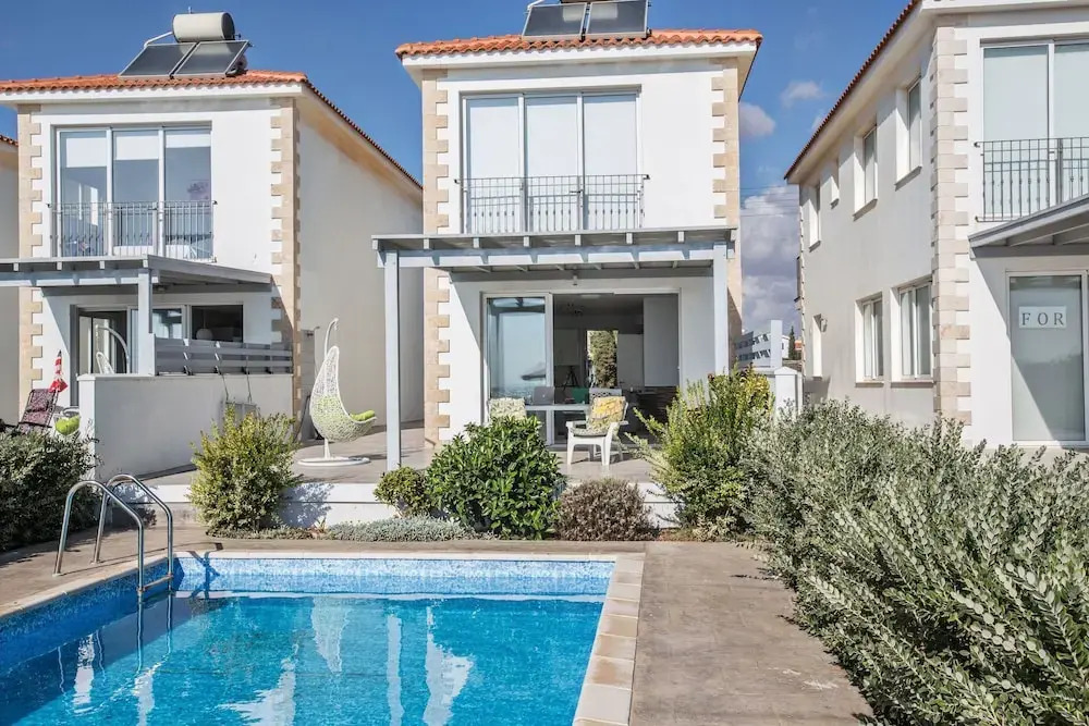 Celebrity Villa Oliver P 14