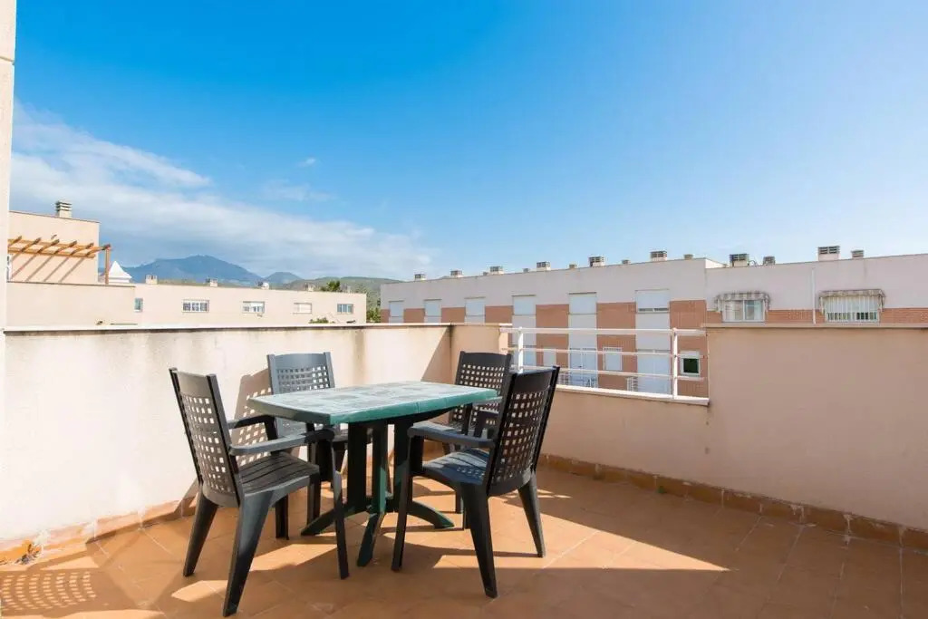 Happy Holiday Home! 2 pools - Walk to Town & Beach