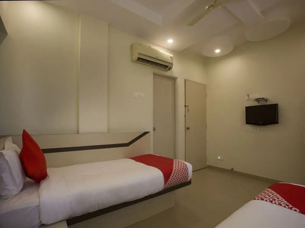 Shree Swami Apartment By OYO Rooms