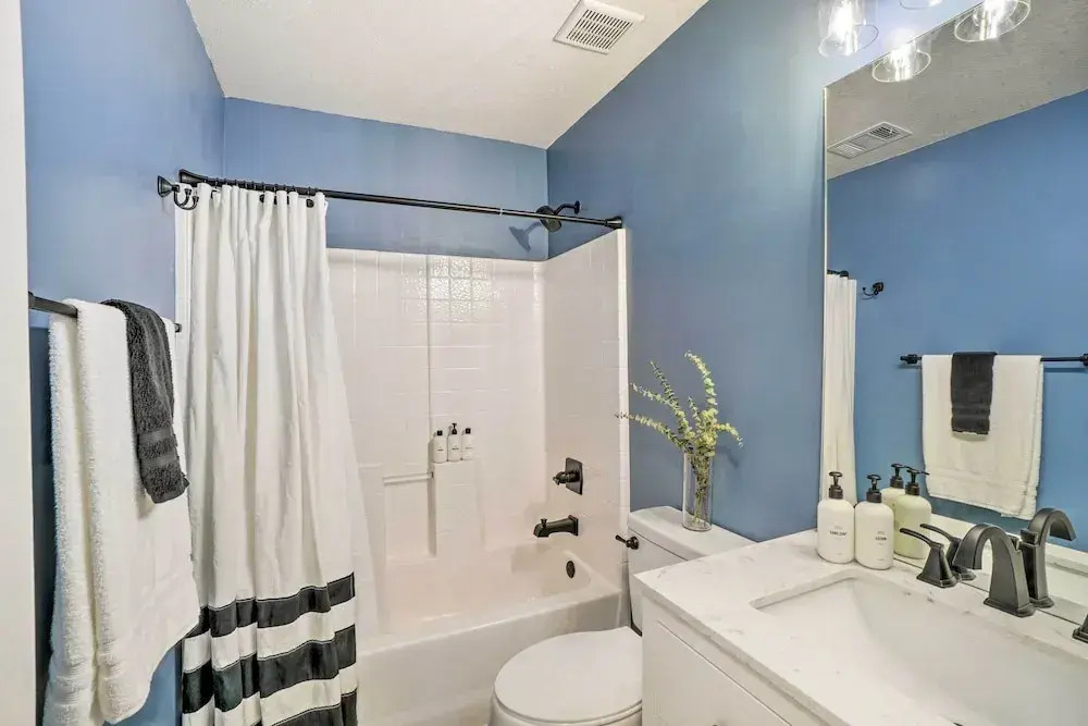 Bright Englewood Condo ~ 9 Mi to Dtwn Denver!