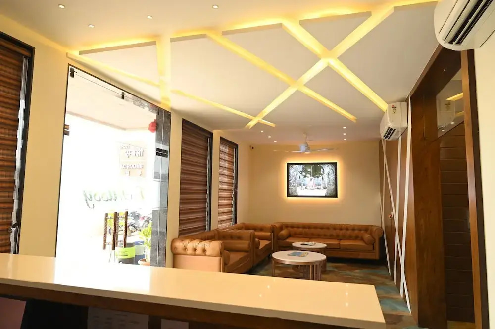Hotel Embassy