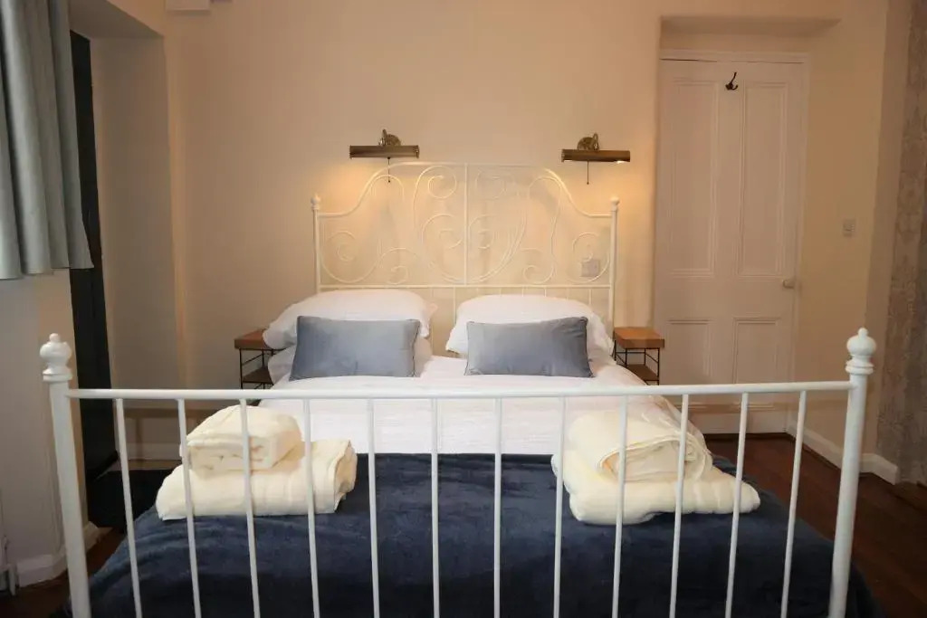 Izarra - Town centre en-suite with own entrance and free parking
