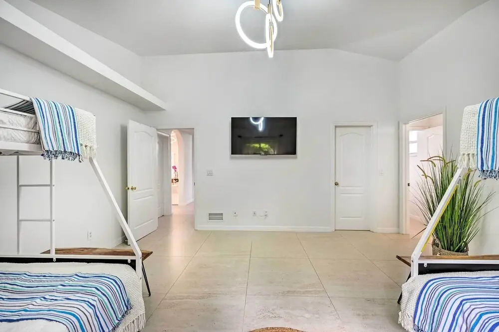 Modern Naples Oasis w/ Saltwater Pool & Jacuzzi!