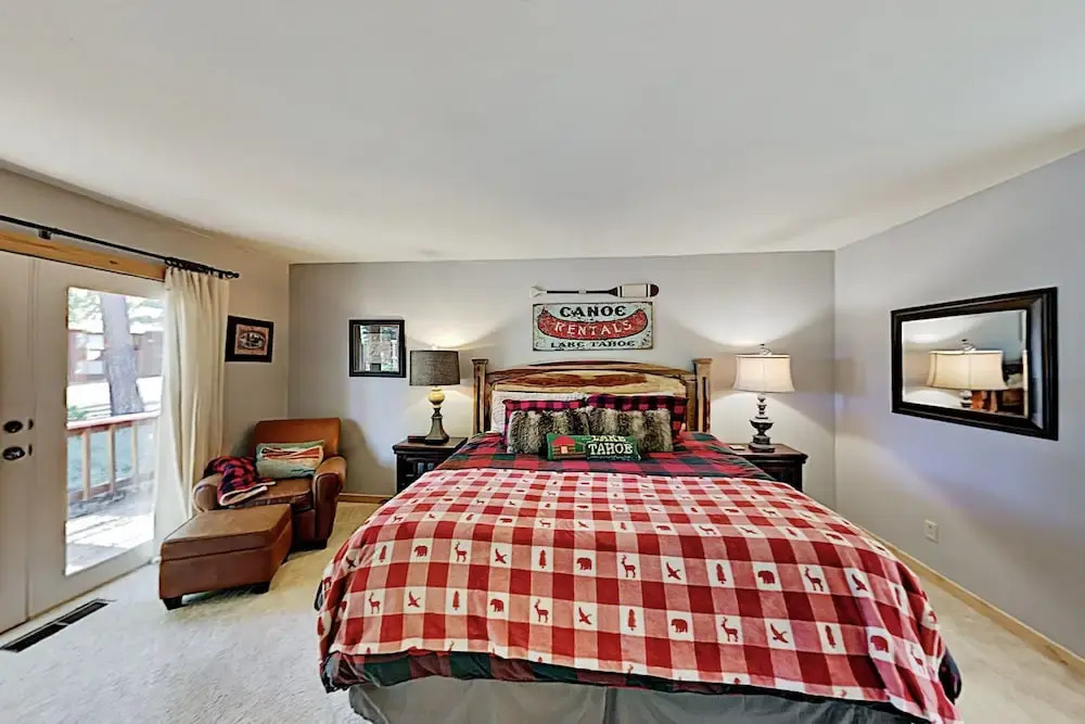 New Listing! Large Near Lake Tahoe & Beach 5 Bedroom Home