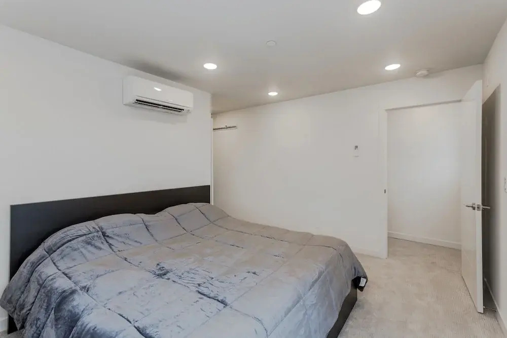 Urban Oasis Sleeps 8 Ultra Modern Condo