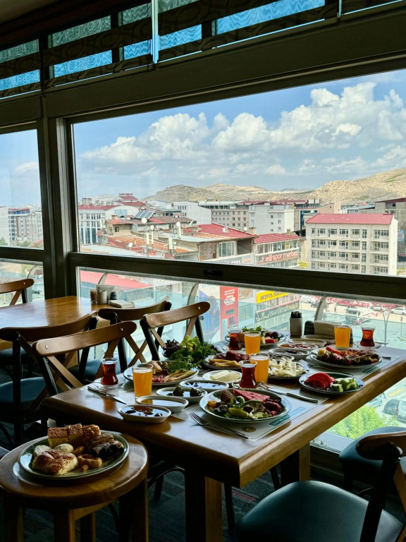 Grand Hotel Van