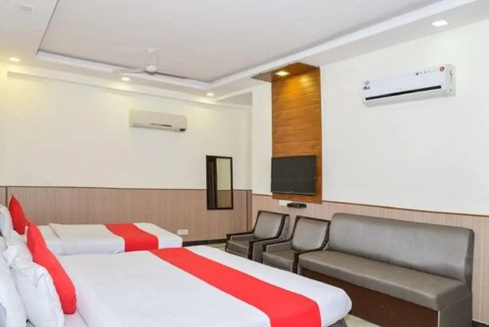 Airport Hotel J P Palace