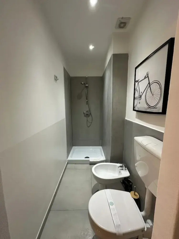 Station Apartment West