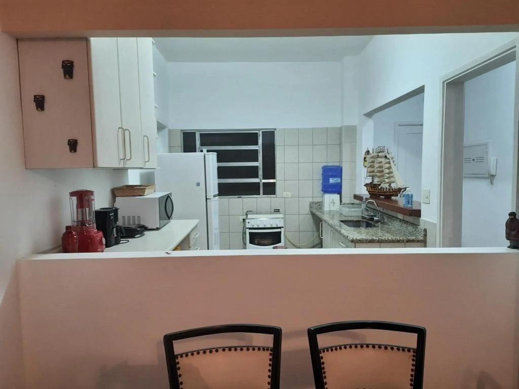 Apartamento amplo e charmoso, frente ao mar.