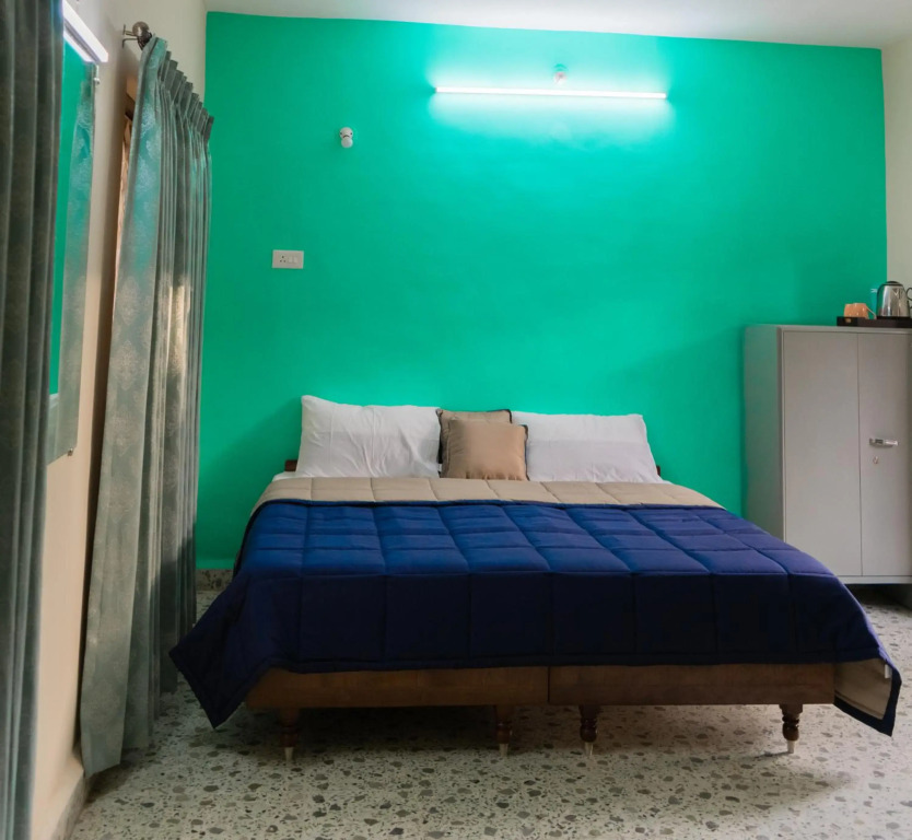 3 bedroom holiday home with free parking & Wi-Fi