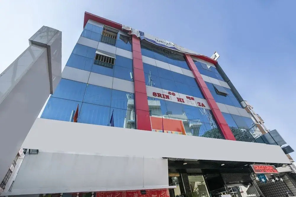 Oyo 436 Emirates Suites