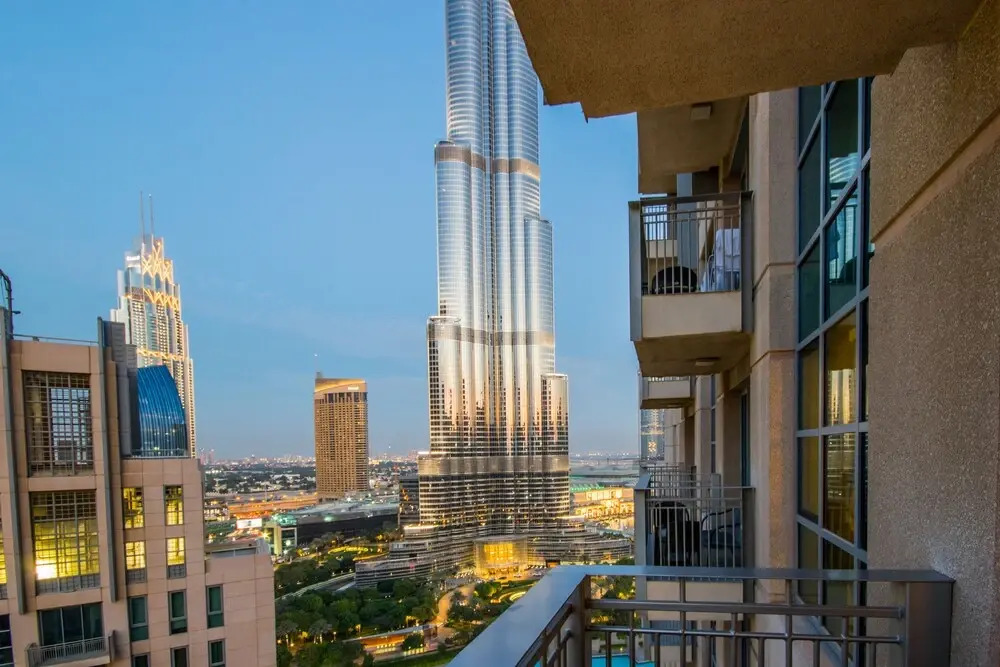 Private Room in Luxury Burj Vista Apartment with Burj Khalifa View