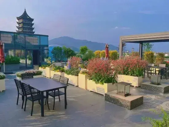 Dujiangyan Yuandong Yaju Hotel