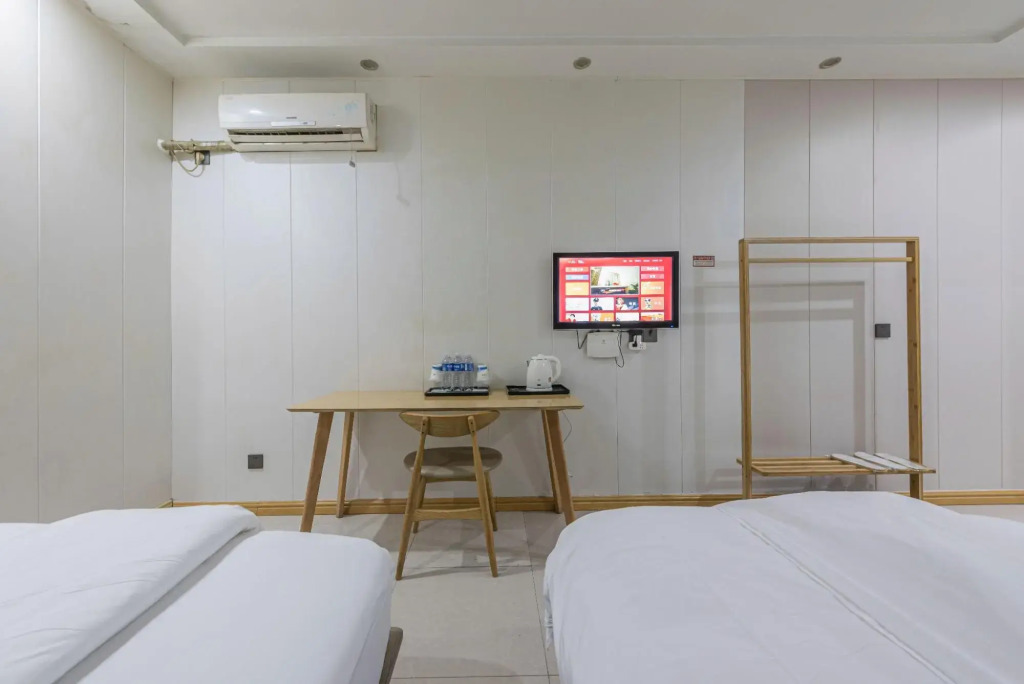 Baoyi Business Hotel