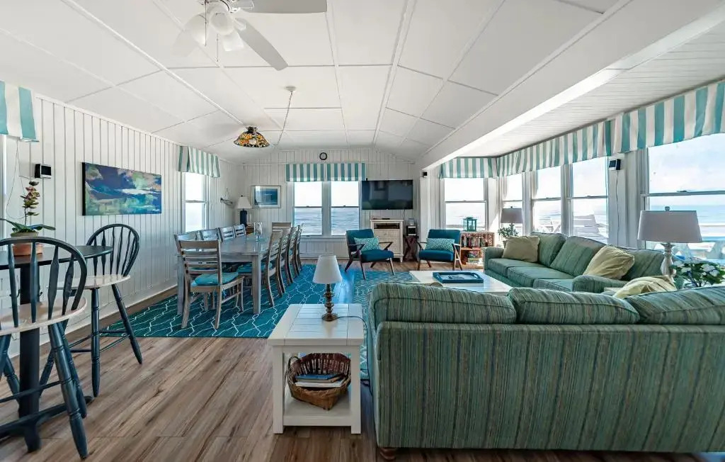 York - Duck, Carolina Dunes, Oceanfront, Ocean View, Hot Tub, Large Decks, Pets OK