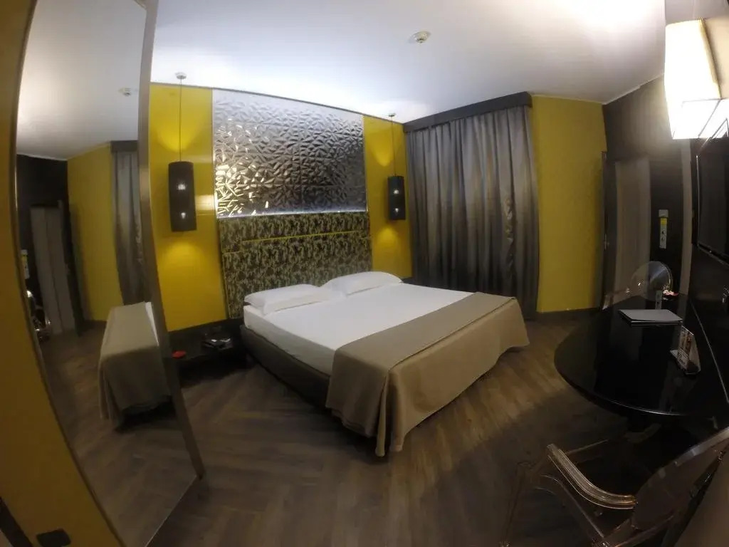 Iris Hotel