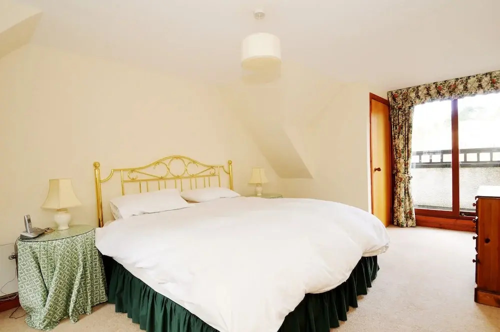 234 Hawthornbank Lane Apartment