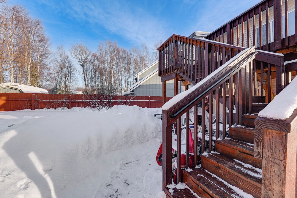 Hike, Bike & Ski! Cozy Anchorage Townhome