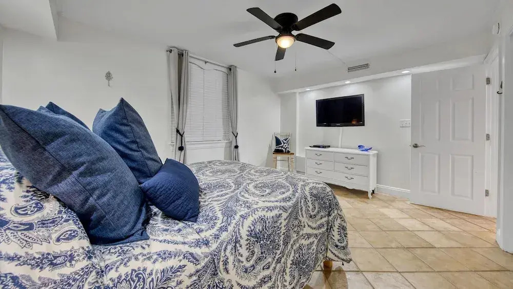 Dolphin Point 502b