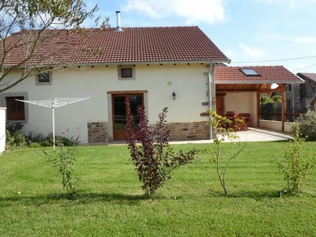 Gîte spacieux avec terrasse, confort moderne dans un cadre verdoyant et propice aux balades. - FR-1-589-79