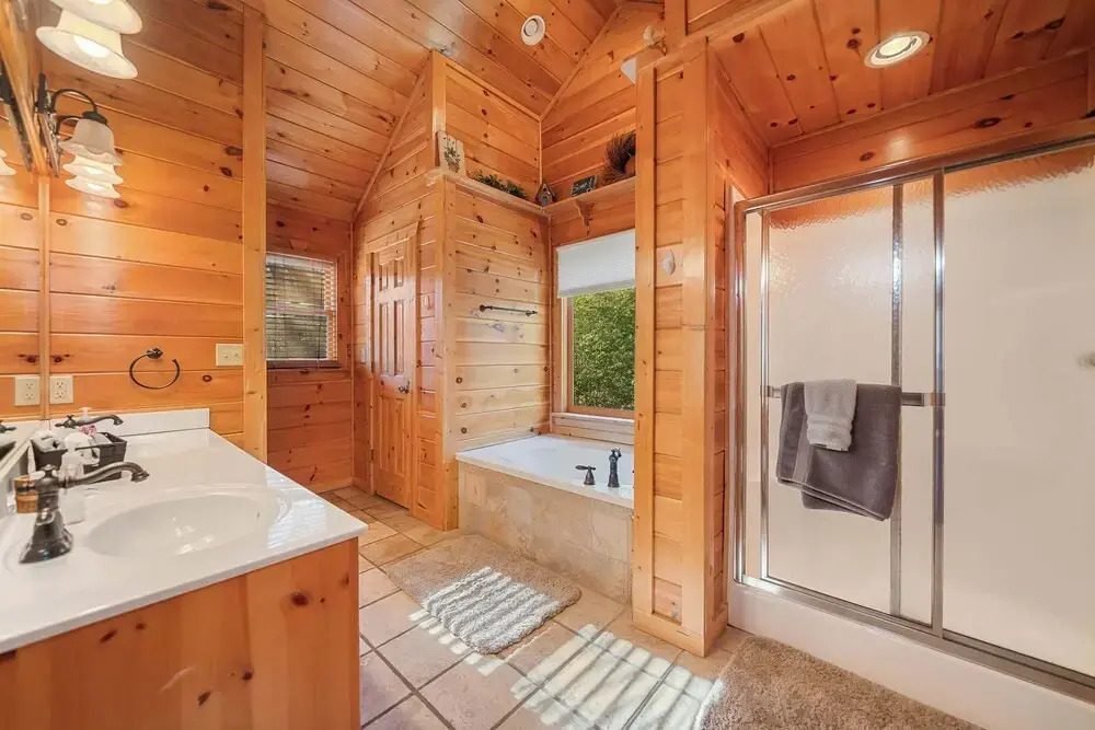 New! Riverfront Retreat Sleeps 12 Ellijay