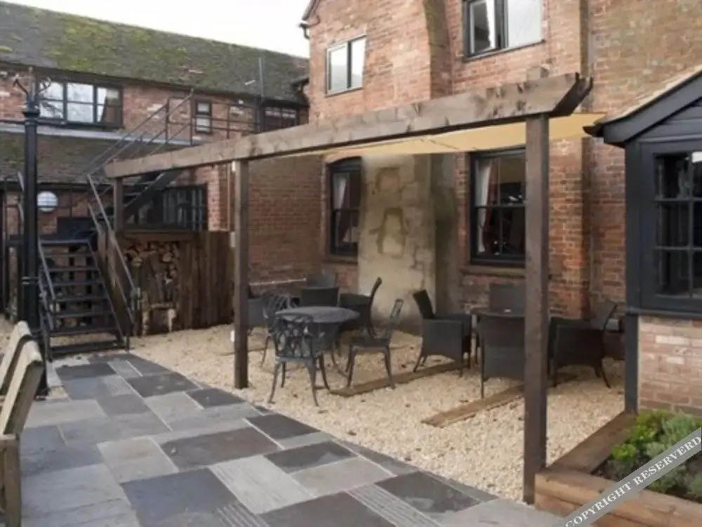 Crown And Horns Inn